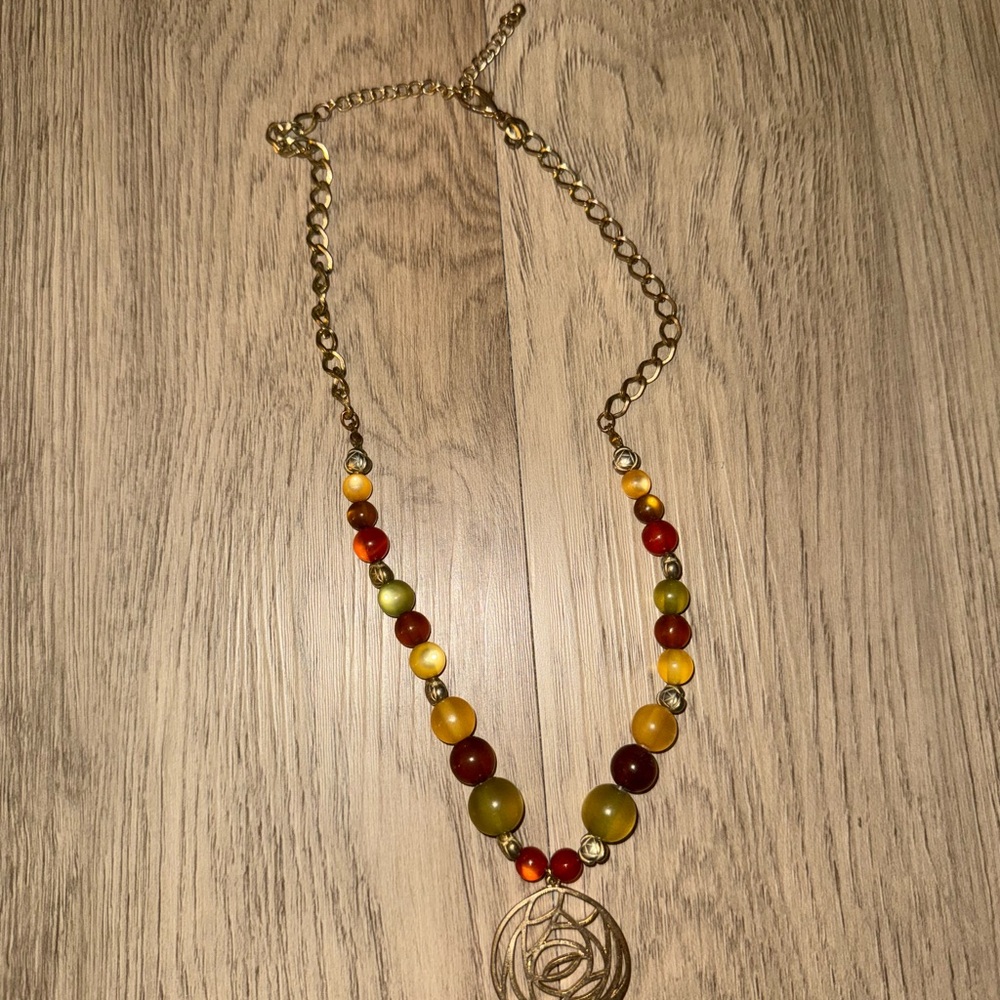 ⭐️Elegant Gold and Multicolor Beaded Necklace⭐️‎